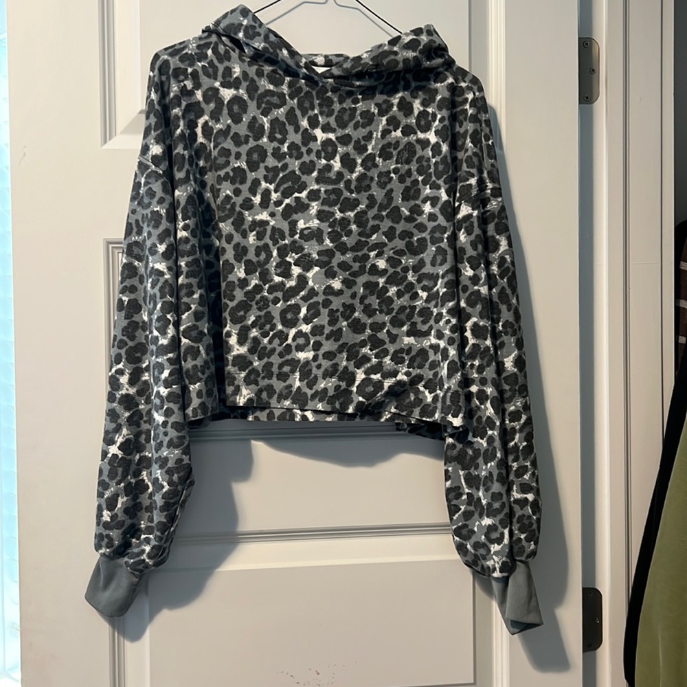 Leopard print cropped hoodie